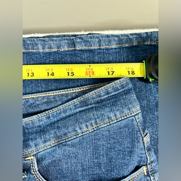 LEE Platinum Label Women's 18 Med Naturally Slimming Slight Flare Stretch Jeans - Picture 8 of 10